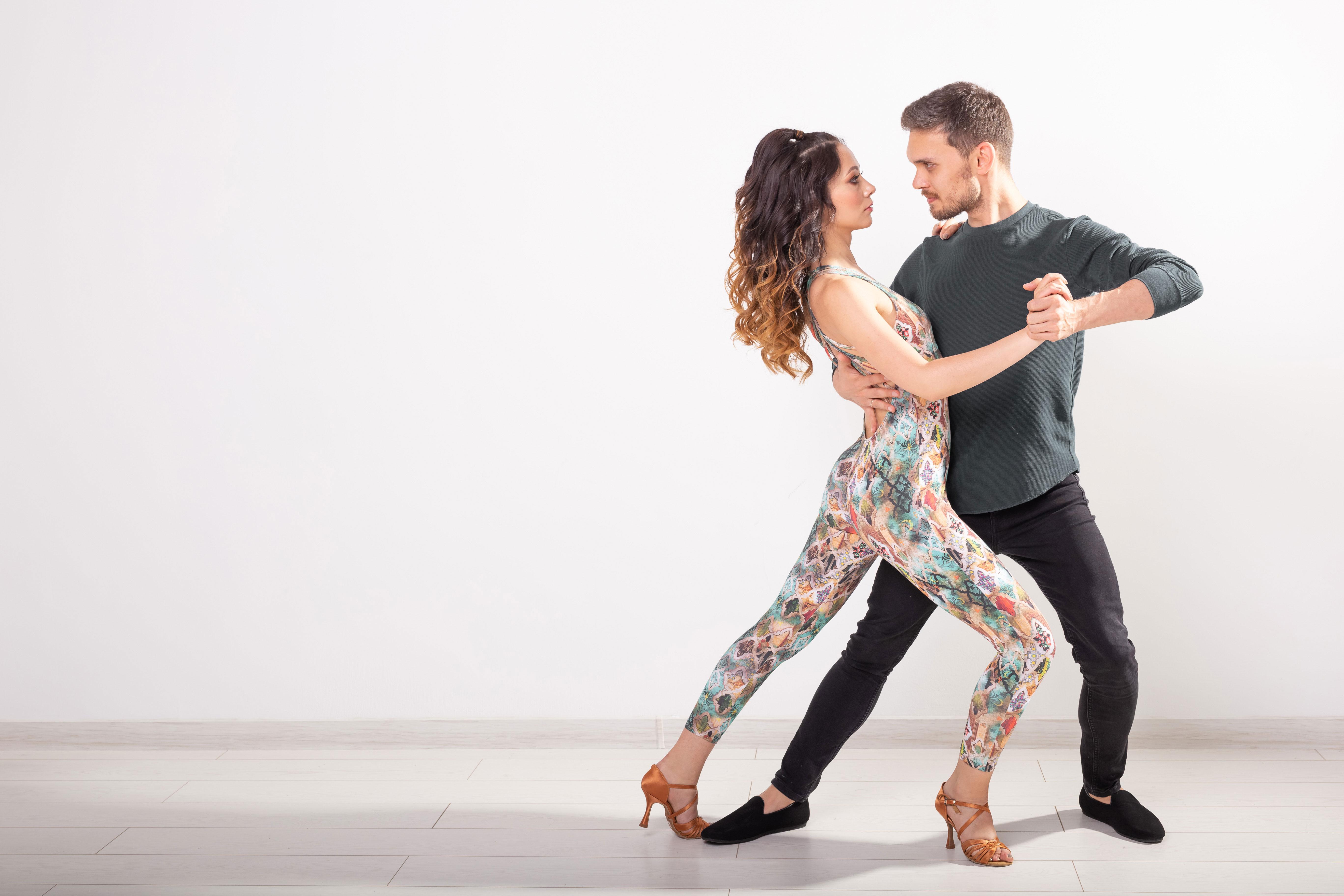 Razones para aprender a bailar bachata en Barcelona – 0 € MATRICULA
